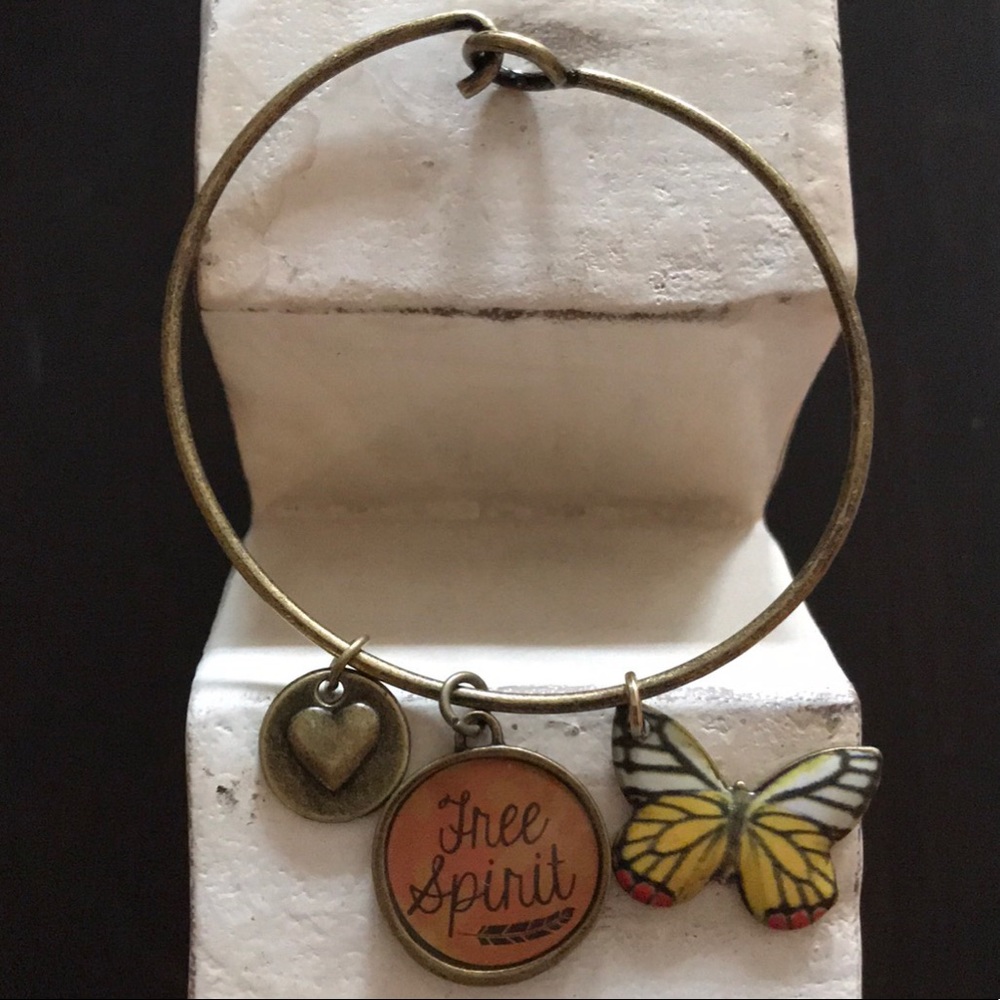 Free your mind, body, and spirit Gold Bracelet - Picture 1 of 1